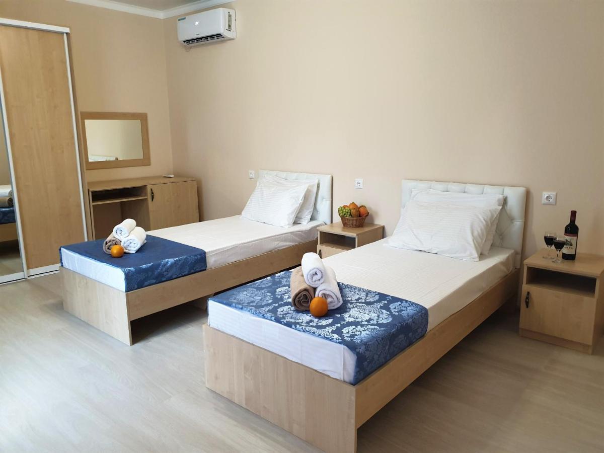 Arda Hotel Gagra Bagian luar foto