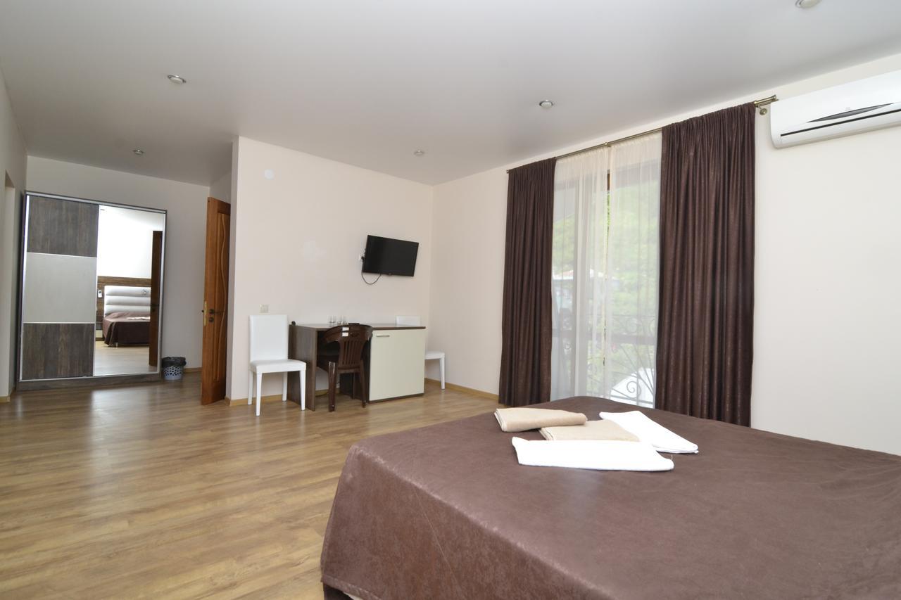 Arda Hotel Gagra Bagian luar foto